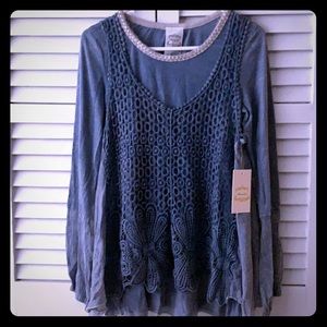 NWT Fun, Breezy Shirt size small.